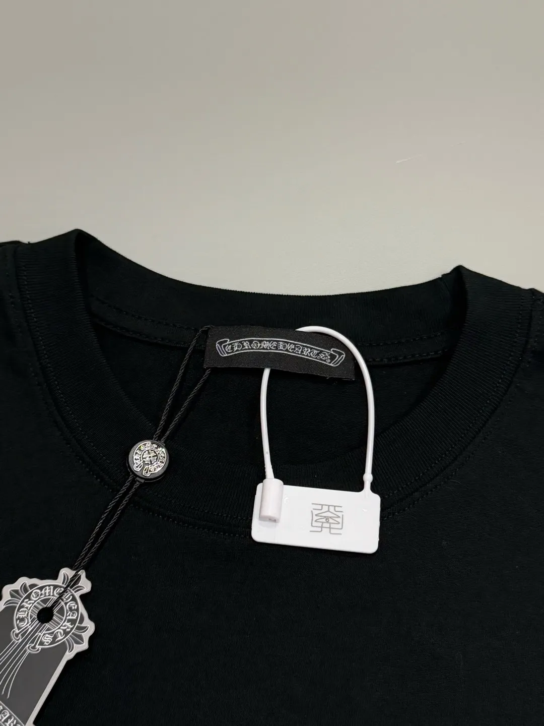 🅿️190 [High quality] Chrome hearts ss25 new first release latest short-sleeved round neck t-shirt, high-end customization, avant-garde and fashionable design! The brand logo is applied to the front and back cuffs using 100,000 needle embroidery techniques. High-end customized 280g fabric. Soft to the touch. Comfortable to wear. Exquisite stitching. Fine workmanship. The upper body effect is incomparably handsome! Same style for men and women, color: white, black size: S to xL